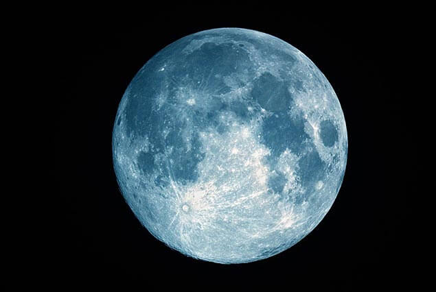 Modrý Měsíc zachycen v říjnu 2012